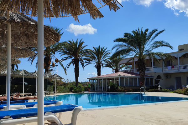 Das Apartmenthaus liegt direkt am Strand des Dorfes Ialysos. Lieblingsort für Wi Essen, Germany Paras Beach Apartments Private room in serviced apartment vacation rental 42468512