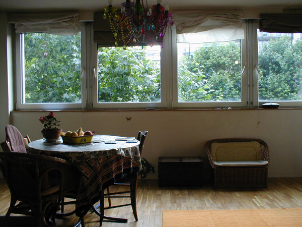 appartement calme avec trois chambres coté cour, pour 6 personnes. Le salon au 4 Paris, France familial, 83 m2, 6 personnes, calme Entire rental unit vacation rental 3444896