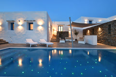 cette maison à été conçue pour des vacances de rêves, nichée dans une colline av  Cycladic Art Entire home vacation rental 21000800