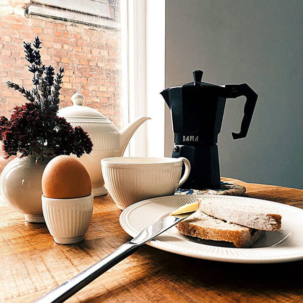 Deze kamer met eigen keuken en  badkamer is op een boogscheut van het hippe Eila Antwerp, Belgium Lizbeth and breakfast Private room in bed and breakfast vacation rental 718615900222469465