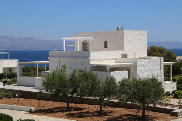 Maison en pierre en bord de mer, à 5 mn à pieds de la plage d’Ampelas et de son  Rouen, France Villa les 7 Oliviers avec spa, Paros, Nàoussa Cycladic home vacation rental 5668360