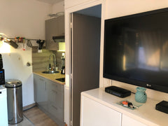 Petite maison située à côté de l’arrêt de bus les esses, environ 15 min à pied e Chaponost, France Petit appartement dans un beau jardin - X rousse Tiny home vacation rental 36763275