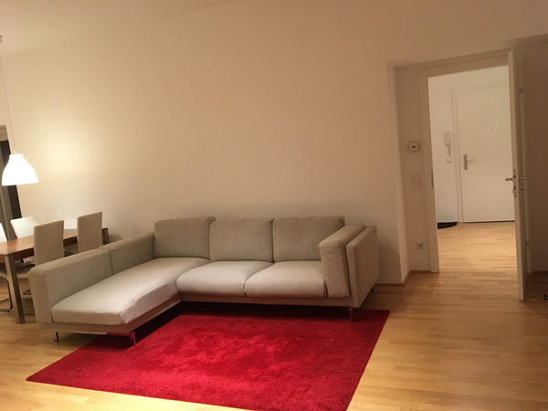 Sunny, large (100 sqm) and well connected flat (3min from metro).<br /><br />Fla  Sunny & spacious 2 bedroom with private parking Entire rental unit vacation rental 674659953863329310