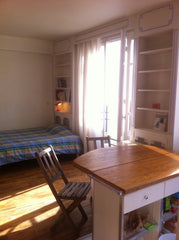 Joli studio au 7ème étage d'un immeuble des 50's. L'appartement est calme et lum La Courneuve, France Studio vue Montmartre / Sacré-Coeur Entire rental unit vacation rental 12884926