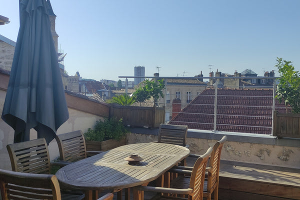 A 100m du Jardin Public, très bel appartement en duplex dans un petit immeuble e Bordeaux, France Beau Duplex T4 avec terrasse Jardin Public Entire rental unit vacation rental 50405608