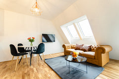 Step into the comfort of this stylish, sun-soaked rooftop apartment, with outsta Vienna, Austria ♛Luxurious Retreat | Mins to City Center + Balcony Entire rental unit vacation rental 44232557