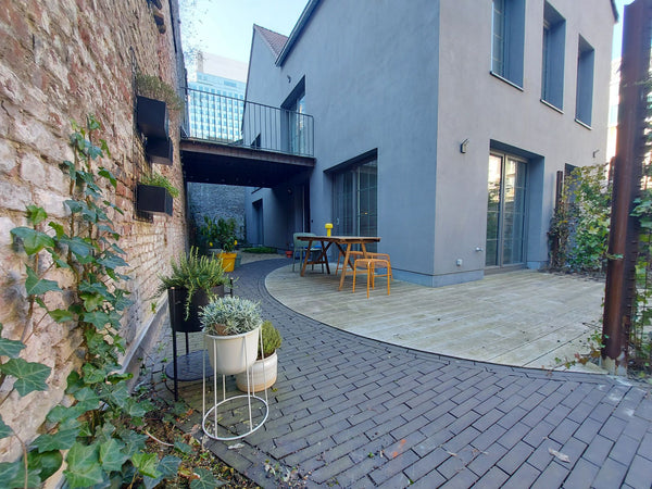 Description <br />-	Sunny furnished apartment on the ground floor of a property  Brussels, Belgium App. with 50m2 terrace in a peaceful atmosphere Entire condo vacation rental 579408717720369403