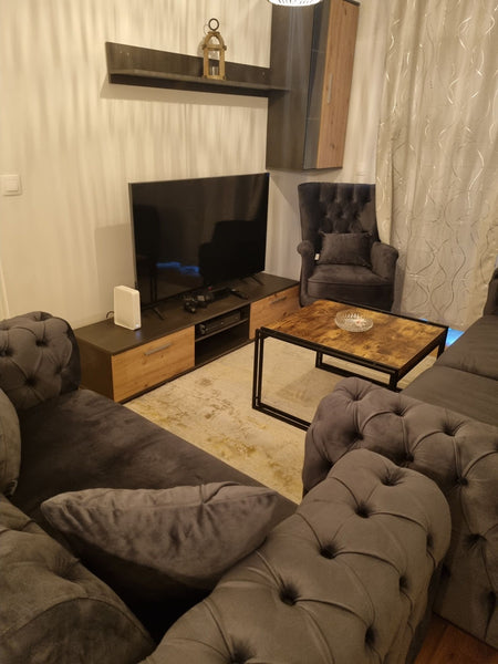 Wenn du in dieser zentral gelegenen Unterkunft übernachtest, hat deine Familie a Lower Austria, Austria Deluxe Apartment mit Balkon und Parkplatz Entire rental unit vacation rental 652849965664657206