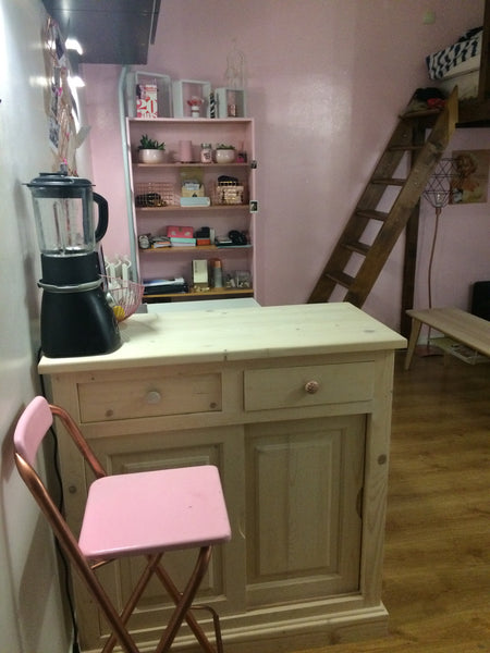 Petit studio cosy dans les tons rose pâle en rez - de -cour. Quartier populaire. Paris, France Studio cosy Entire rental unit vacation rental 19938775