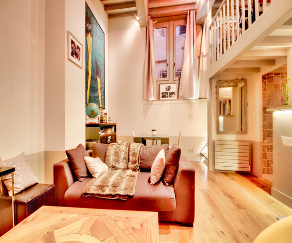 Magnifique studio, à la fois confortable, chaleureux et lumineux. Il sera parfai Paris, France Superbe studio idéalement situé dans le Vieux Lyon Entire rental unit vacation rental 25446706