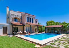 <p><b>Overview</b> <br>Ekklisies Tria is located in Kefalas, Crete. This detache England, United Kingdom Ekklisies Tria: Large Private Pool, A/C, WiFi Entire villa vacation rental 11215242