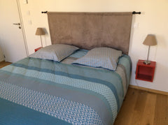 Située dans l'hypercentre de Lyon, la chambre et la salle de bains/WC privée dis Lyon, France Chambre calme et lumineuse avec accès privé. Private room in rental unit vacation rental 38840754