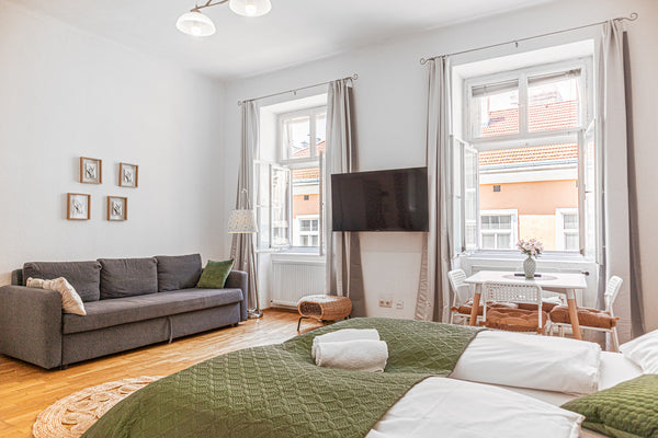 Eine einzigartige und gemütliche Wohnung im Herzen Wiens mitten im Botschaftsvie Vienna, Austria Smart 2BR Apt. Perfect for Longstays near Rennweg Entire rental unit vacation rental 651982380913924133
