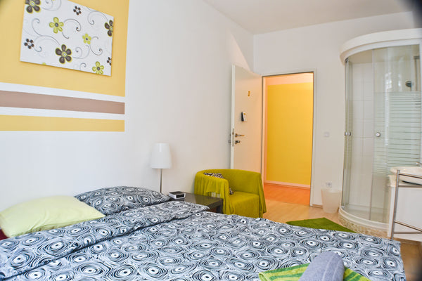 LOCATION:<br />- 2 minutes to the old city<br />- discover Vienna by foot!<br /> Vienna, Austria Complete furnished+private bathroom 1 month min Private room in rental unit vacation rental 216214