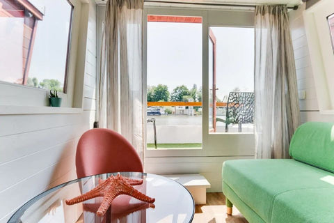 A new, modern and cosy houseboat, with two terraces, a bar on the waterfront, ai Prague, Czechia ♡JULIET♡ Elegant HOUSEBOAT-freeparking-two terrace Houseboat vacation rental 50125982