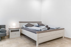This beautiful 1BR apartment is for 3 people and is extremely close to Reumannpl  beautiful 1BR apt. Favoriten-perfect for Longstays Entire rental unit vacation rental 696993573333014378