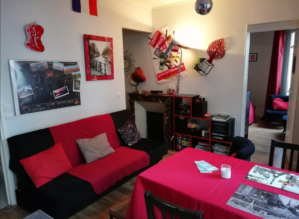 I live in a 2 room flat. I propose you to stay in the living room, on the coach. Paris, France Shared flat, nice and well situated Shared room in rental unit vacation rental 11141397
