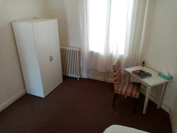 Agréable maison bordelaise avec cour, rénovée récemment . Calme et lumineuse, la Bordeaux, France Chambre  privée  chez l'habitant Private room in home vacation rental 21247708