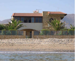 Enjoy the ubiquity of the smell of sea and the privacy of a generous front yard. Zürich, Switzerland Pervolé 1: Beach Holiday Next Door Entire rental unit vacation rental 670404