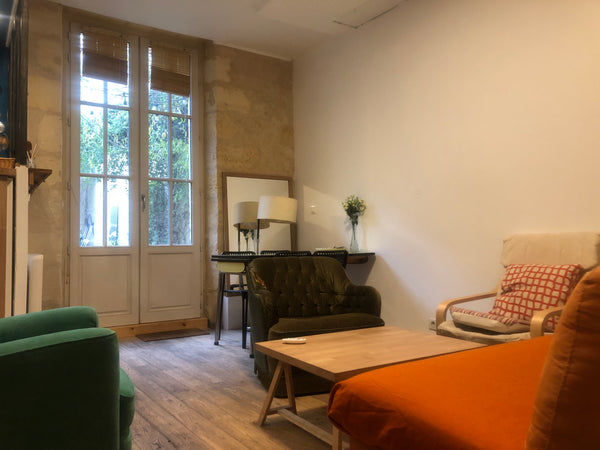 Appartement de 50m2 idéalement situé au cœur du quartier Saint-Michel. Situé au  Bordeaux, France Appartement calme au cœur de Bordeaux Entire rental unit vacation rental 657865680839878799