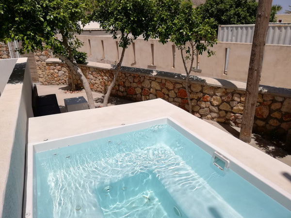 The Loukas and Emma Houses is a complex that offers spacious apartments and stud Greece c-Three Bedroom apartment with jacuzzi 