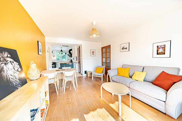 Appartement tout confort avec balcon pour 4 personnes, situé au 2ème étage, avec Lyon, France Le Pierre Audry-cosy 4 pers balcon-Gorge de Loup Entire rental unit vacation rental 701427811128766399
