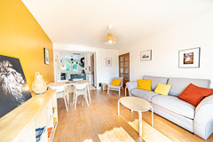 Appartement tout confort avec balcon pour 4 personnes, situé au 2ème étage, avec Lyon, France Le Pierre Audry-cosy 4 pers balcon-Gorge de Loup Entire rental unit vacation rental 701427811128766399