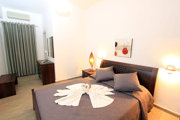 Offering a shower these air-conditioned rooms has a flat-screen, satellite TV. I Greece Gianna Suties 