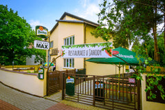 Pokoje vybavené přírodním nábytkem , káva, čaj na chodbě zdarma bus 100 metrů. Prague, Czechia Rodinný hotel. Private room in farm stay vacation rental 25810946