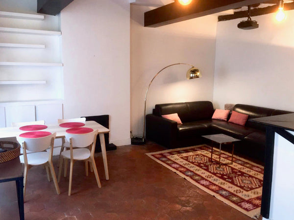 Apartment 30 meters square on 4th floor very quiet and safe with internet ADSL.  Paris, France Flat MARAIS 55 meters Long term stay only Entire rental unit vacation rental 2791897
