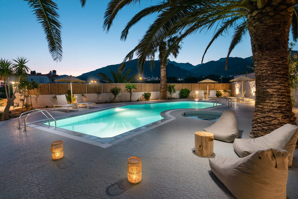 Charmante kretische Ferienwohnung vor kurzem renoviert, aber unter Beibehaltung  Crete, Greece Apartment am Strand mit Pool Entire vacation home vacation rental 713808739867865350