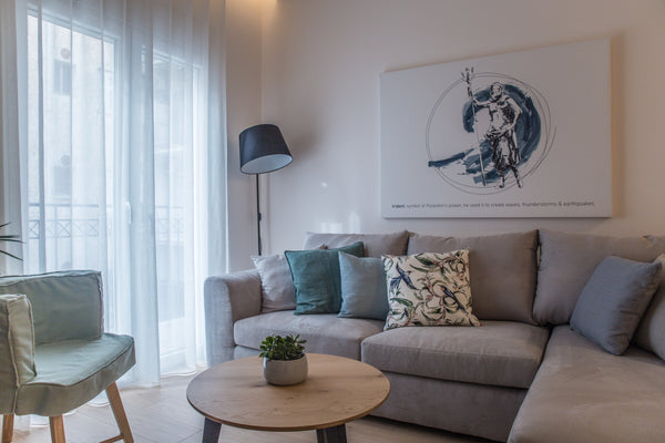 Welcome to our luxurious modern fully renovated Cronus apartment. Ideal for larg Athens, Greece Quiet 3 Bedrooms Apartment w/Wifi & Gym in Pagrati Entire rental unit vacation rental 23442372
