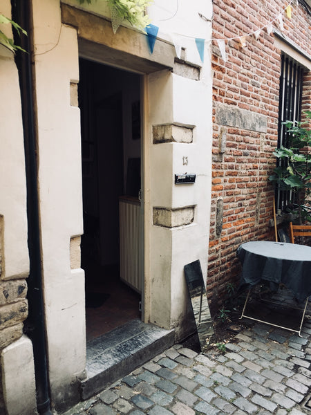 Petites maison typique ancienne au cœur de la ville, impasse très calme et rempl Brussels, Belgium Petite maison centre de Bruxelles Entire home vacation rental 25772034