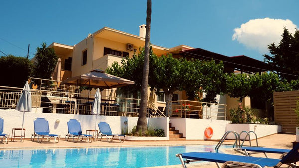 Offers a seasonal outdoor swimming pool, a bar and a shared lounge. This villa f  Hillside villa with swimming pool Entire villa vacation rental 670911727383505243