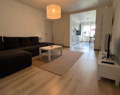 Charmant et confortable appartement entièrement rénové et meublé, situé à deux p  Appartement - Etterbeek Entire condo vacation rental 662361333815958749