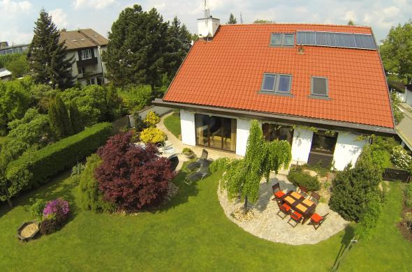 Studio - height-separated double room with kitchenette, private bathroom on the  Hlavní město Praha, Czechia 6 Studio twin, KK Private room in villa vacation rental 49602498