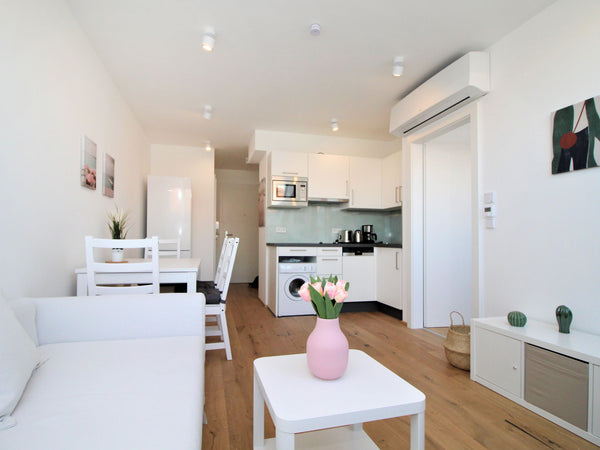 Note: You can directly book the best price if your travel dates are available, a Austria Enjoy (incl. Klimaanlage(AC)) for 4 persons. Entire rental unit vacation rental 575045229046178170
