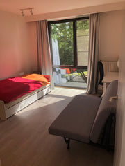 Very calm neighbourhood, next to tramstop (tram 4 and 24). The house is just on  Antwerpen, Belgium Gezellige privé-kamer op de grens met Antwerpen Private room in home vacation rental 44426305