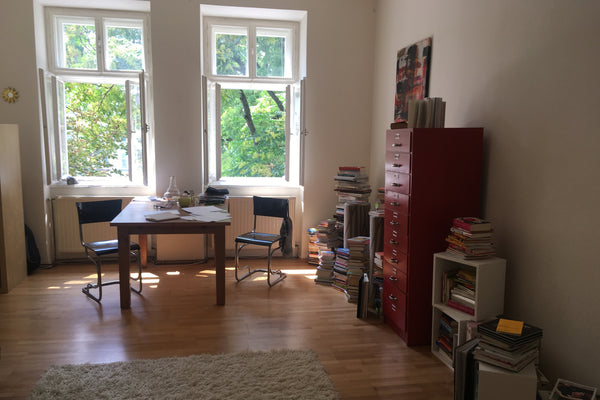 Es ist eine kleine gemütliche Wohnung mit Künstlerflair, sehr zentral, nahe beim Vienna, Austria Gemütliche zentrale Wohnung nahe beim Naschmarkt Entire rental unit vacation rental 27607777