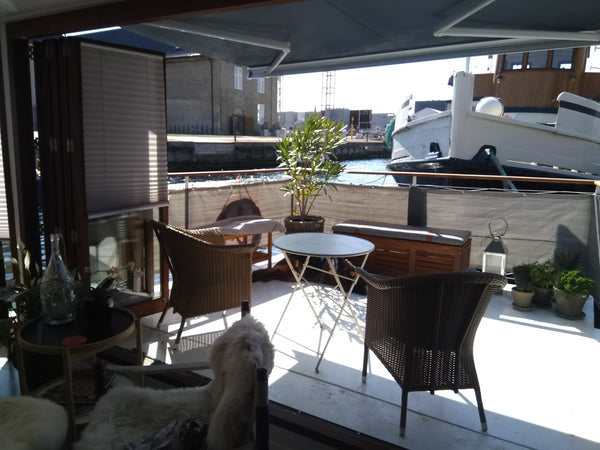 Welcome to our charming houseboat Cocoon in Copenhagen. You will have 55 square  Højbjerg, Denmark Cocoon - charming houseboat in Copenhagen City Houseboat vacation rental 47154775
