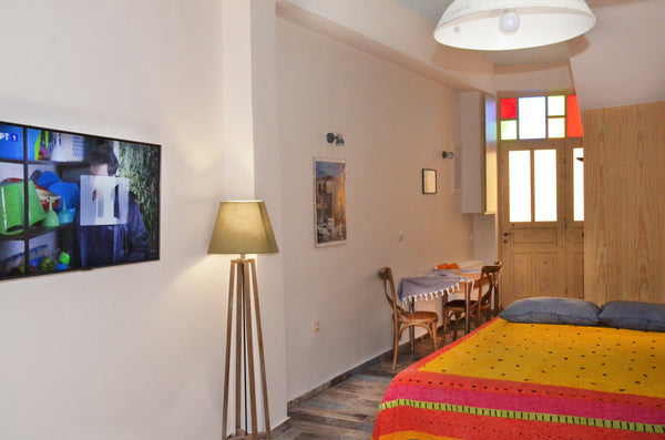 Marina's  Studio is a studio apartment in the historic area of Splanzia  in the   Marina's   Studiook9 LULU QLL Entire home vacation rental 49652408