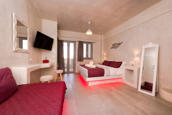 A romantic first level suite,always cleaned and heated outdoor jacuzzi with seav Greece The Muse12-Honeymoon Suite outdoor jacuzzi_seaview Entire rental unit vacation rental 35078078