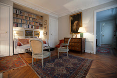 A calm and bright apartment decorated with refined French antiques, offering mod Paris, France French refinement, 3 rooms Entire rental unit vacation rental 5124163