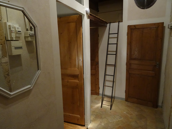 Appartement de 42 m2 dans un immeuble typique du vieux Lyon.Rénové entièrement é  appartement42m2Vieux Lyon - St Paul Entire rental unit vacation rental 9381236