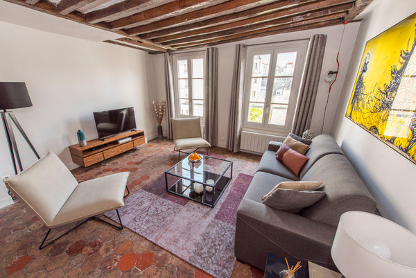 Very nice 55 sqm apartment with two bedrooms on the fourth floor without elevato Paris, France Echec & Mat, 2BR/1BA, 6 people Entire rental unit vacation rental 16463143