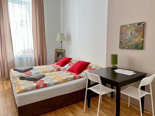 This apartment offers all amenities a traveler may need for a short stay. Fully- Vienna, Austria Allow Klimt to Smile at You. Entire rental unit vacation rental 10071487