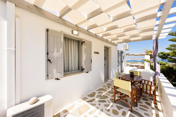 SUNRISE is a 4person apartment (4 single beds) small kitchen near the garden and Naousa, Greece STUDIOS AGNANTI-Sunrise apartment Entire condo vacation rental 16817727