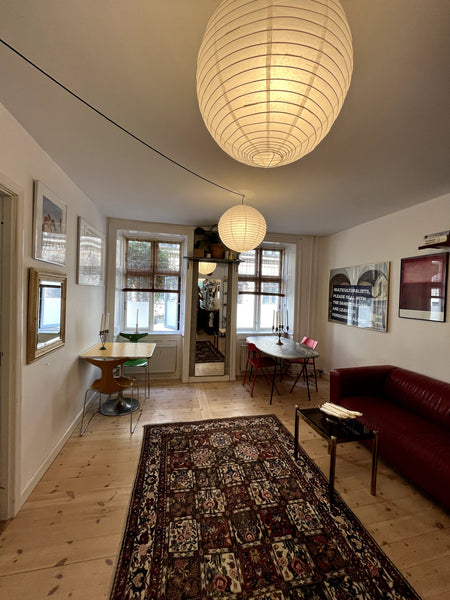 Artistic and spacious apartment with an ideal location. The apartment is located Copenhagen, Denmark Creative oasis - ideal location in <3 of Nørrebro Entire rental unit vacation rental 625053095872302795