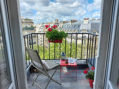 Notre studio de 15 m2 est situé dans un bel immeuble haussmannien du 17e arr. <b Paris, France Studio balcon proche Champs Elysées Entire rental unit vacation rental 14851116