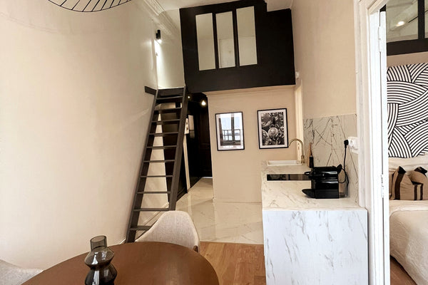 Ce logement affiche un style résolument unique.<br /><br /><b>License number</b>  Suite Cartier Entire rental unit vacation rental 768214407256730622